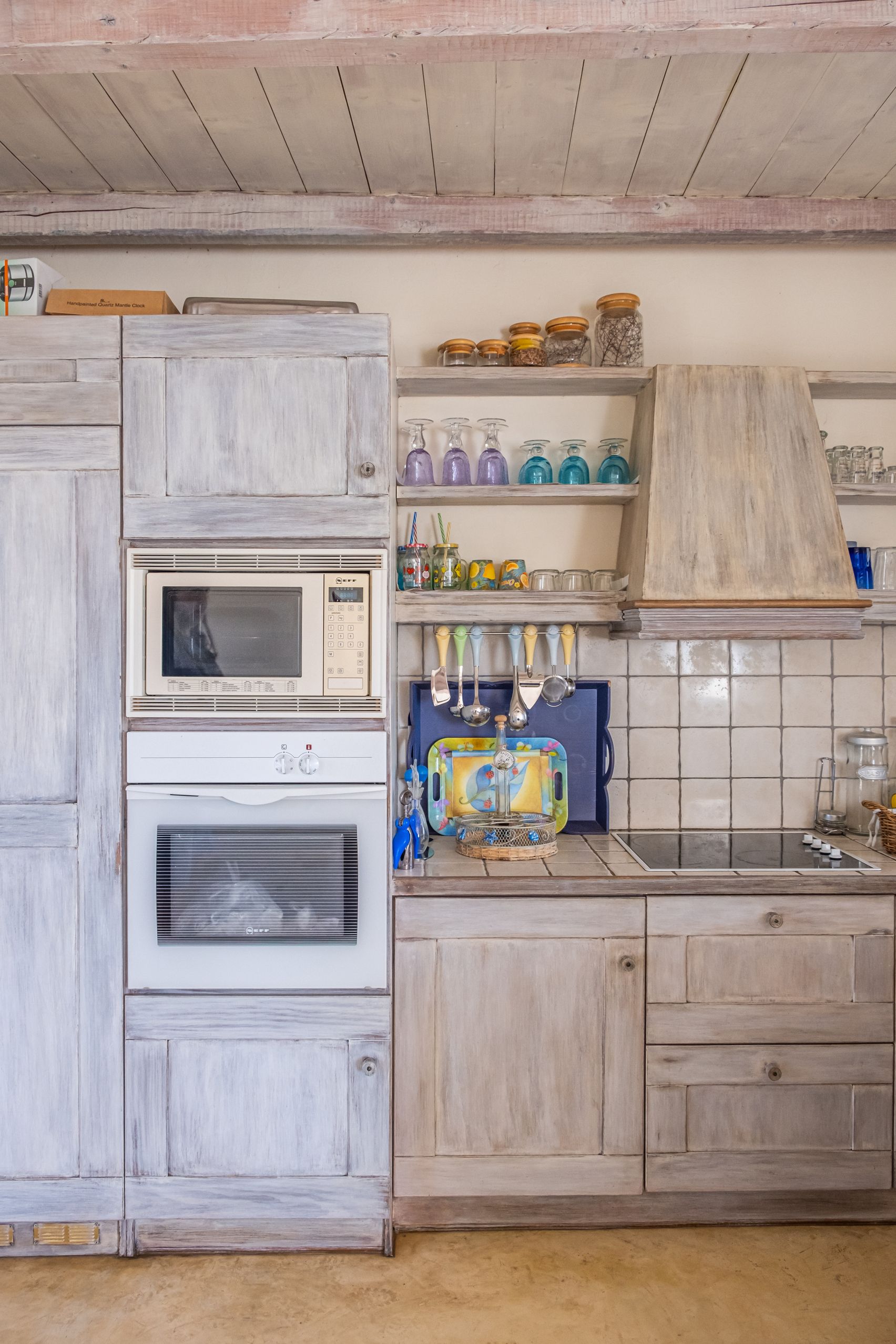 Kitchen storage and appliances